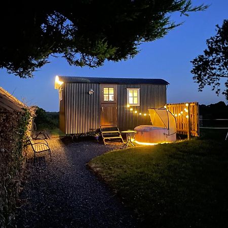 Sheelin Huts Blue, Hot-Tub Available From 1St April Until 1St November Villa คาวาน ภายนอก รูปภาพ